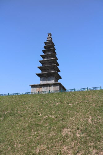통일신라 시대 국토의 정중앙을 상징한 중앙탑(일명 탑평리칠층석탑·국보 6호)