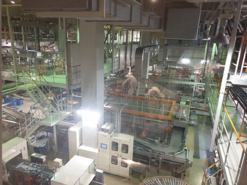 하루 350만캔의 맥주를 생산, 이 중 15%가량을 한국에 수출하는 후쿠오카 아사히맥주 공장 생산라인