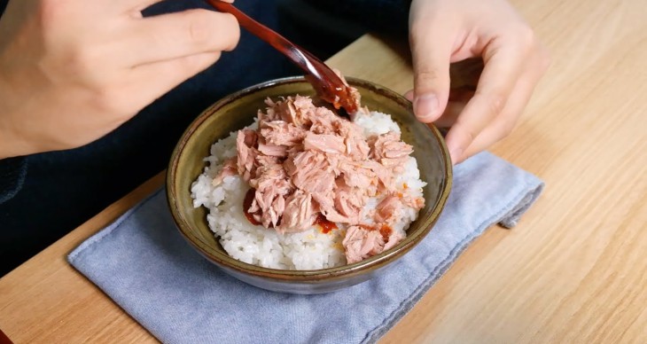 연령이 높거나 신장 기능이 떨어질수록 참치캔 등 식품 속 나트륨에 민감해 주의해야 한다.