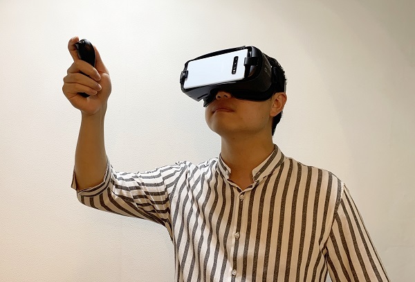 VR 헤드셋의 무게는 보통 600g에 달해 목뼈의 자연스러운 정렬을 무너뜨려 경추추간판탈출증(목디스크)을 발생시킬 수 있다.