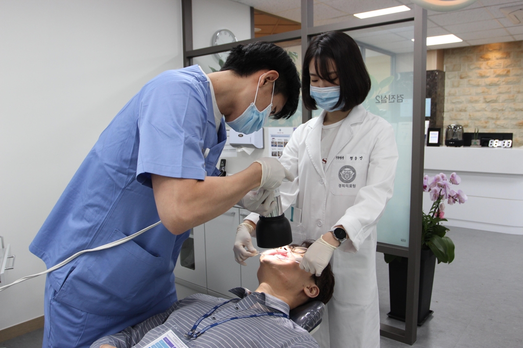 경희대치과병원이 29일 치과계 최초로 IT 플랫폼 기반 ‘치과종합검진센터’를 개설하고 본격적인 운영에 들어갔다.